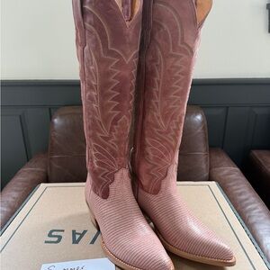 Tecovas The Abby Pink Frost Lizard 6.5